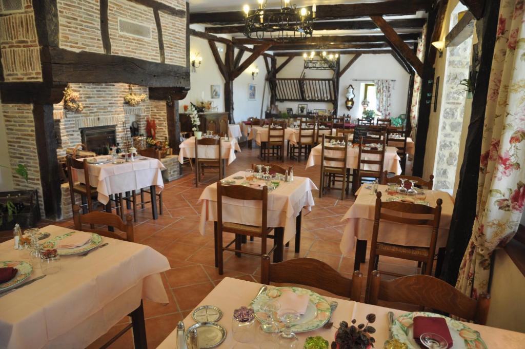 Logis Hotels - Auberge De L'Ile - Hotel 3 Etoiles Et Restaurant Creysse  Buitenkant foto