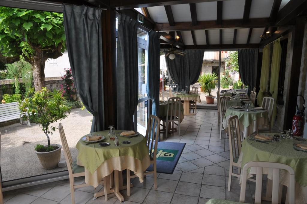 Logis Hotels - Auberge De L'Ile - Hotel 3 Etoiles Et Restaurant Creysse  Buitenkant foto