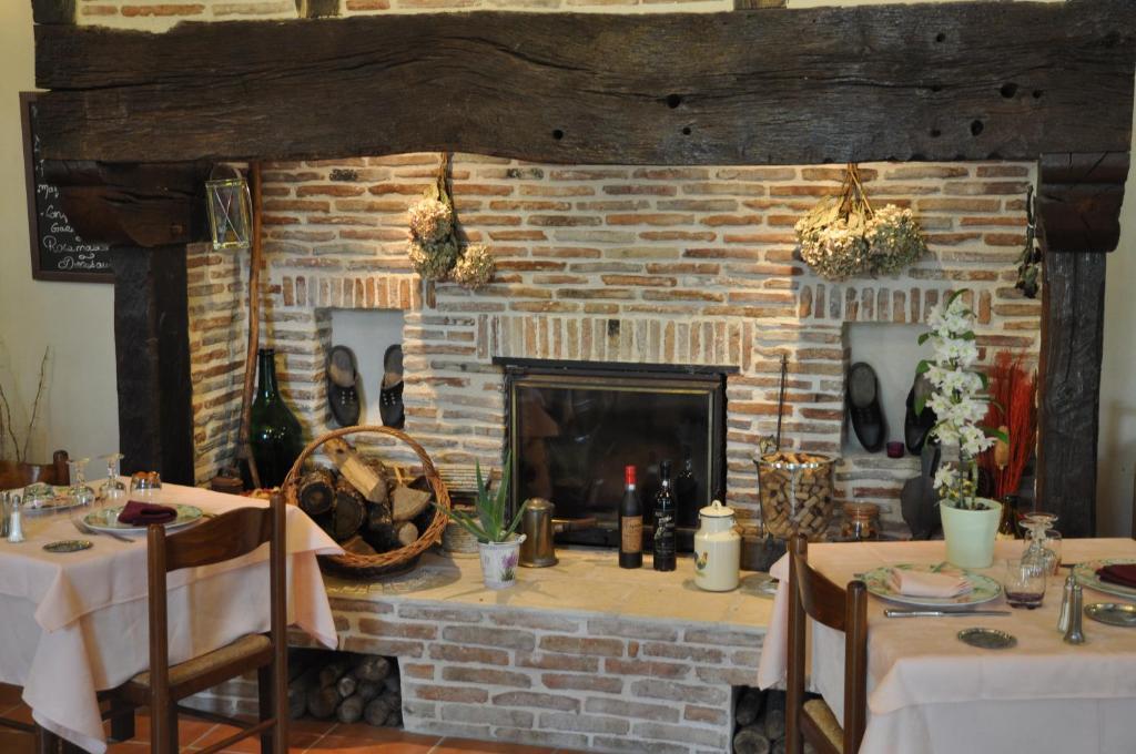 Logis Hotels - Auberge De L'Ile - Hotel 3 Etoiles Et Restaurant Creysse  Buitenkant foto